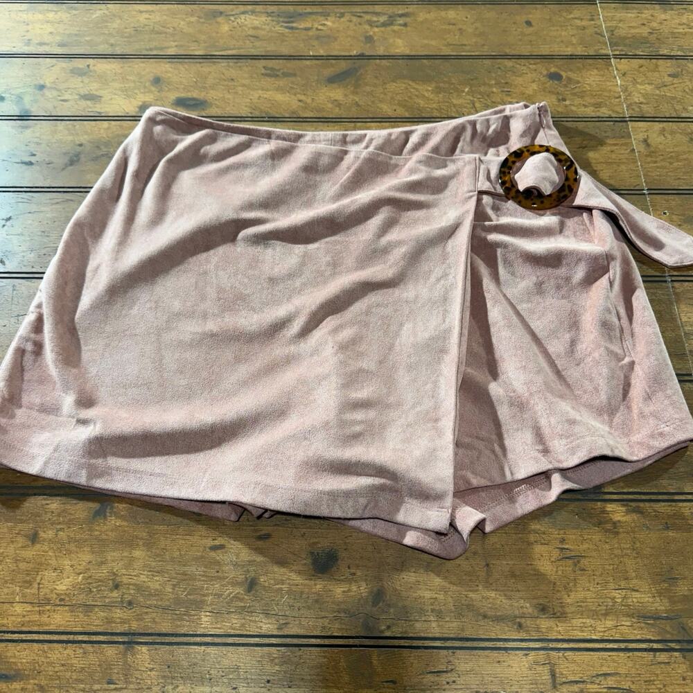 Hem and‎ Thread pink skort with cute belt 90% polyester 10% spandex